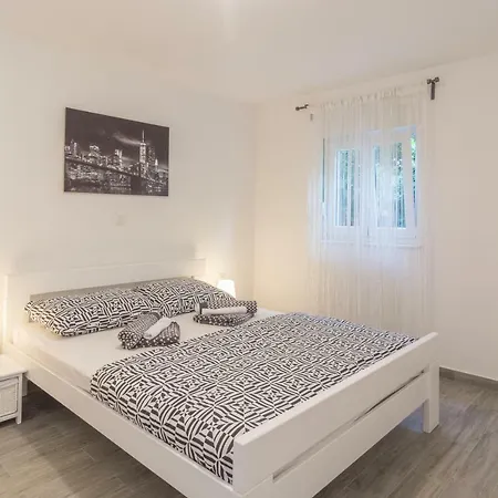 Villa Laura With Heated Pool *