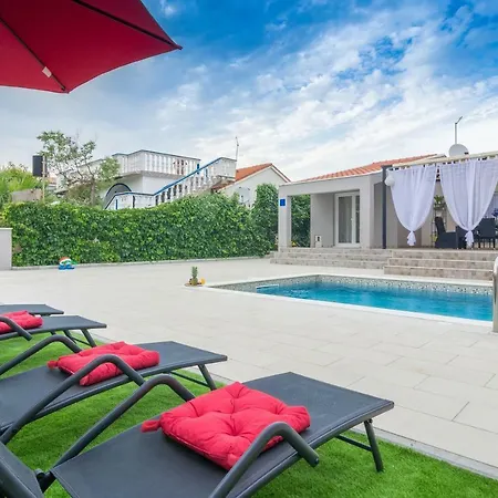 Villa Laura With Heated Pool *