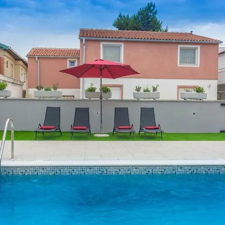 Villa Laura With Heated Pool Vir